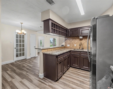 7907 Chancel Drive - Photo Thumbnail 13