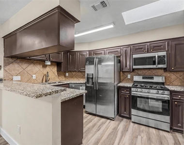 7907 Chancel Drive - Photo Thumbnail 15