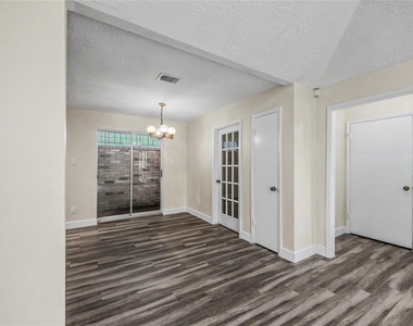 7907 Chancel Drive - Photo Thumbnail 16