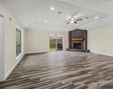 7907 Chancel Drive - Photo Thumbnail 10