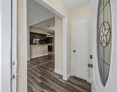 7907 Chancel Drive - Photo Thumbnail 5
