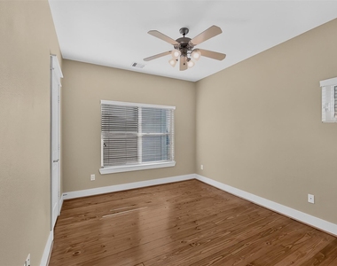 205 Riley Lane - Photo Thumbnail 16