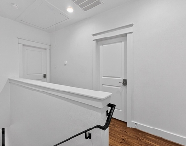 205 Riley Lane - Photo Thumbnail 14