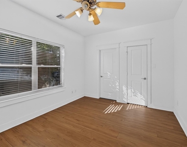 205 Riley Lane - Photo Thumbnail 5