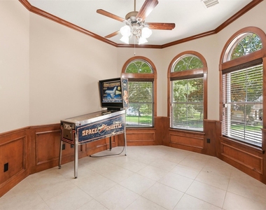 79 Melrose Drive - Photo Thumbnail 4