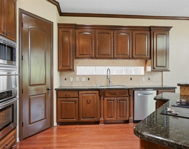 79 Melrose Drive - Photo Thumbnail 12