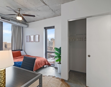 1330 E 53rd St - Photo Thumbnail 5