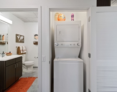 1330 E 53rd St - Photo Thumbnail 7