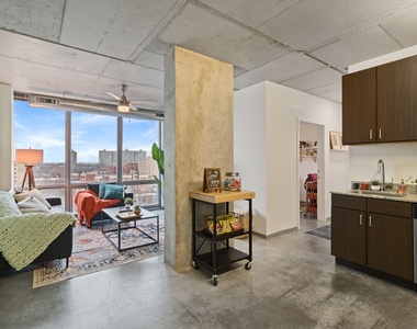 1330 E 53rd St - Photo Thumbnail 4