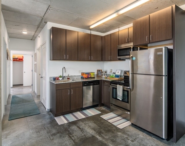 1330 E 53rd St - Photo Thumbnail 3
