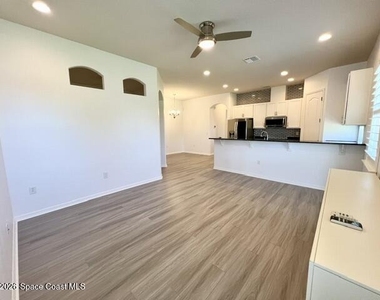 4838 Sprint Circle - Photo Thumbnail 5