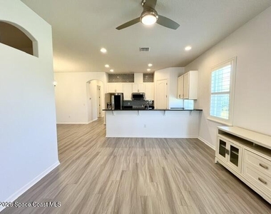 4838 Sprint Circle - Photo Thumbnail 7