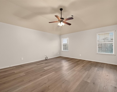 28207 Chalet Park Drive - Photo Thumbnail 16