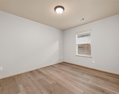 28207 Chalet Park Drive - Photo Thumbnail 30