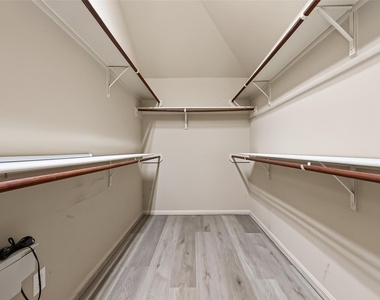 28207 Chalet Park Drive - Photo Thumbnail 20