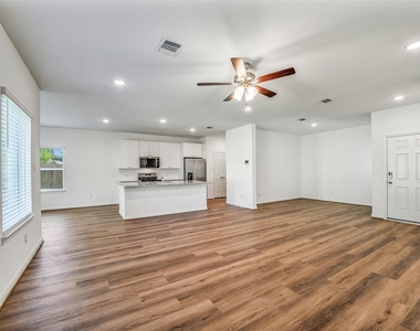 11943 Pondwood Drive - Photo Thumbnail 4