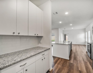 11943 Pondwood Drive - Photo Thumbnail 7