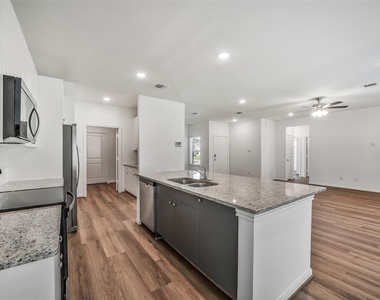 11943 Pondwood Drive - Photo Thumbnail 6