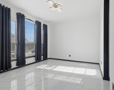 27947 Hendrix Park Drive - Photo Thumbnail 4