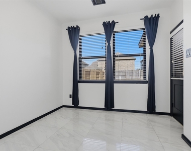 27947 Hendrix Park Drive - Photo Thumbnail 14