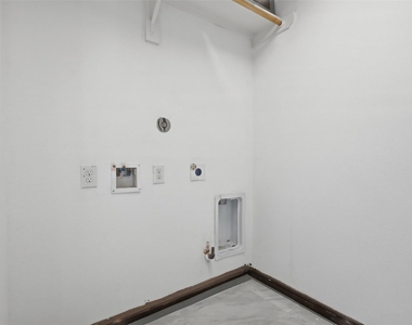 27947 Hendrix Park Drive - Photo Thumbnail 6