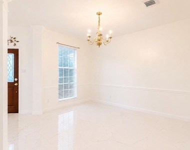 423 Blossomwood Drive - Photo Thumbnail 4