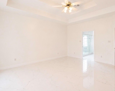 423 Blossomwood Drive - Photo Thumbnail 16