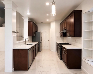 423 Blossomwood Drive - Photo Thumbnail 9