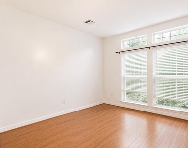 423 Blossomwood Drive - Photo Thumbnail 3