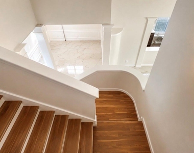 423 Blossomwood Drive - Photo Thumbnail 22