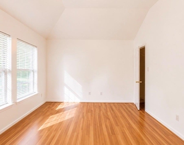 423 Blossomwood Drive - Photo Thumbnail 24