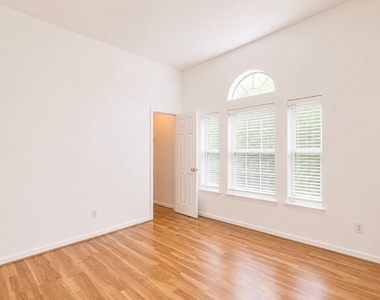 423 Blossomwood Drive - Photo Thumbnail 26