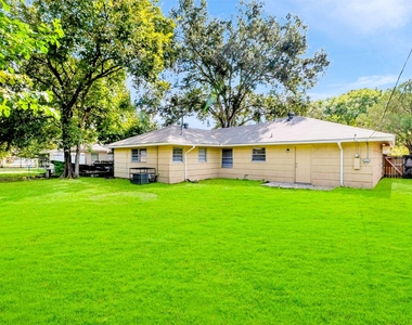 7406 Janak Drive - Photo Thumbnail 13