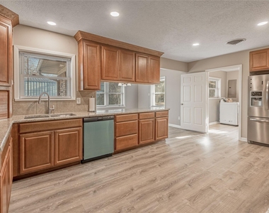 2201 Badger Lane - Photo Thumbnail 4