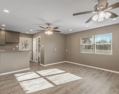 2201 Badger Lane - Photo Thumbnail 18