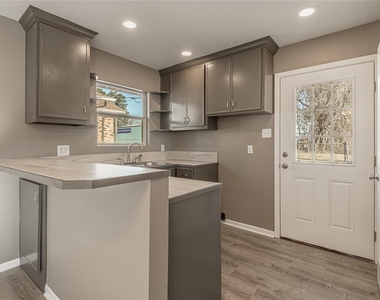 2201 Badger Lane - Photo Thumbnail 16