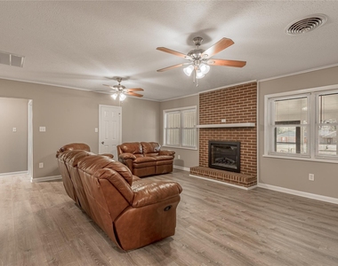 2201 Badger Lane - Photo Thumbnail 6