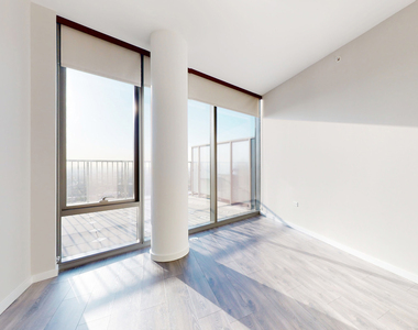 5252 S Cornell Ave - Photo Thumbnail 100