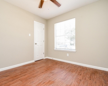7818 Summer Place Drive - Photo Thumbnail 24