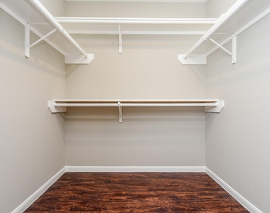 7818 Summer Place Drive - Photo Thumbnail 17