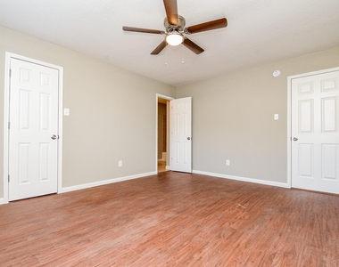 7818 Summer Place Drive - Photo Thumbnail 16