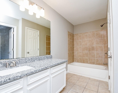 7818 Summer Place Drive - Photo Thumbnail 18