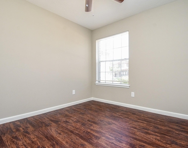 7818 Summer Place Drive - Photo Thumbnail 20