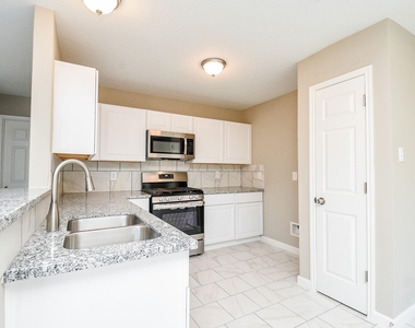 7818 Summer Place Drive - Photo Thumbnail 11