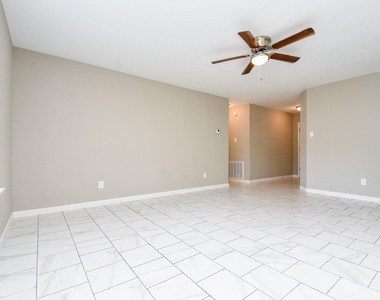 7818 Summer Place Drive - Photo Thumbnail 5