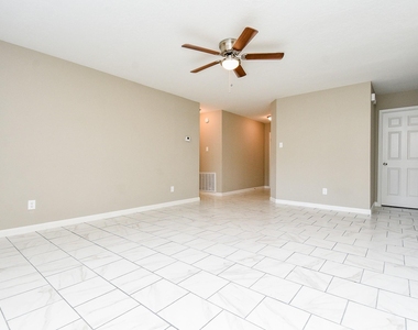 7818 Summer Place Drive - Photo Thumbnail 4