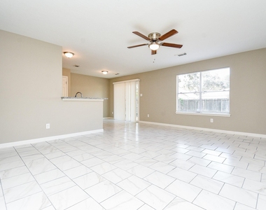 7818 Summer Place Drive - Photo Thumbnail 2