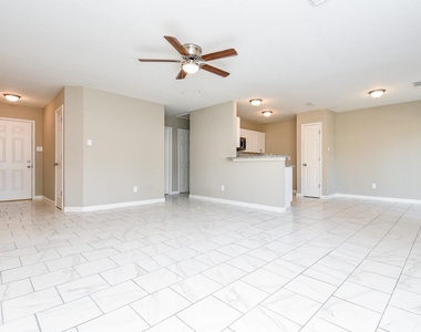 7818 Summer Place Drive - Photo Thumbnail 6