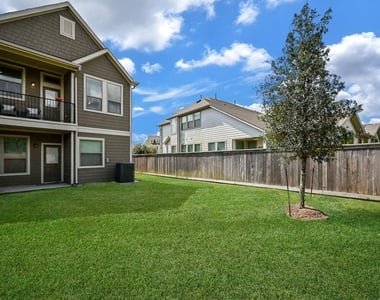16103 Northern Cardinal Lane - Photo Thumbnail 4