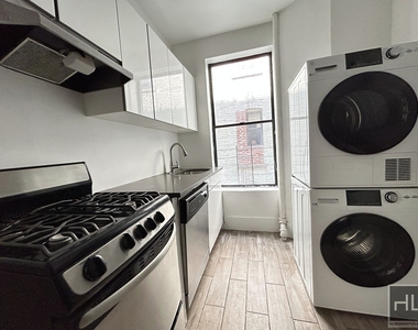 West 151st Street - Photo Thumbnail 2